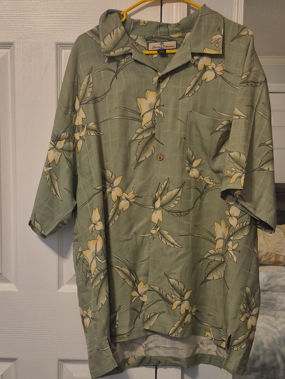Tommy Bahama Sage Green Floral Camp Shirt 100% Silk